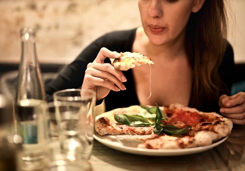 Weird reasons you binge on junk foods at night