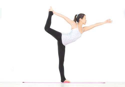 3 Reasons To Start Your Day With Yoga